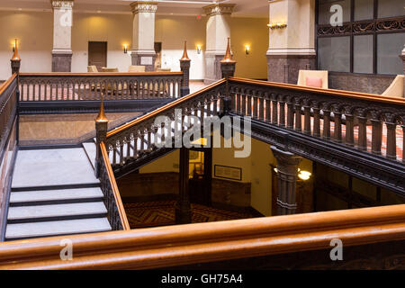 Treppe innen 1886 nordwestlichen gegenseitige Life Insurance Company Home Office Gebäude in Milwaukee, Wisconsin. Stockfoto