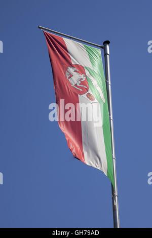 Geographie/Reisen, Deutschland, Flagge des Landes Nordrhein-Westfalen, Additional-Rights - Clearance-Info - Not-Available Stockfoto