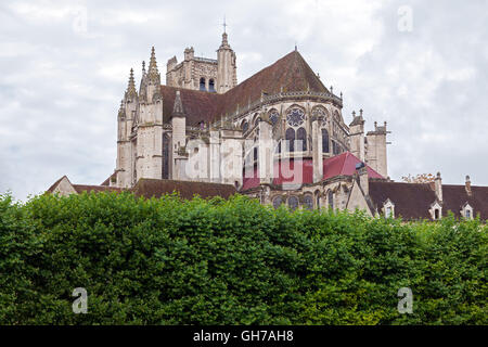 Ansicht der Kathedrale St. Etienne in Auxerre, Burgund, Frankreich. Stockfoto