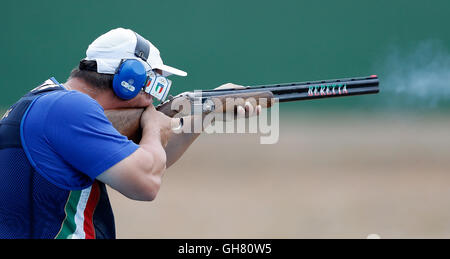 (160808) - RIO DE JANEIRO, 8 August, 2016(Xinhua)--Italiens Giovanni Pellielo konkurriert die Männer Falle Finale des Schießens auf den Rio Olympischen Spielen 2016 in Rio De Janeiro, Brasilien, 8. August 2016. Giovanni Pellielo gewann die Silbermedaille. (Xinhua/Wang Lili) Stockfoto