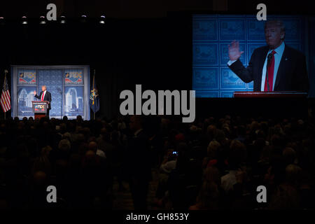 Detroit, USA. 8. August 2016. Republikanische Präsidentschaftskandidat Donald Trump spricht an der ökonomischen Verein auf Montag, 8. August 2016 in der Cobo Hall in der Innenstadt von Detroit. : Bildnachweis Elaine Cromie/DPA: Dpa picture-Alliance/Alamy Live News Stockfoto