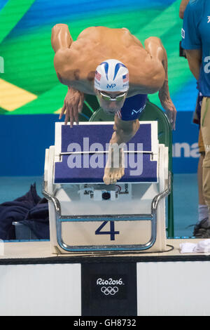 Rio De Janeiro, Brasilien. 8. August 2016. Michael Phelps (USA) im Wettbewerb mit den 200m Schmetterling bei den Olympischen Sommerspielen 2016. Bildnachweis: PCN Fotografie/Alamy Live-Nachrichten Stockfoto