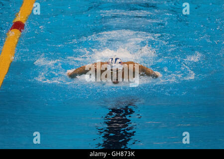 Rio De Janeiro, Brasilien. 8. August 2016. Michael Phelps (USA) im Wettbewerb mit den 200m Schmetterling bei den Olympischen Sommerspielen 2016. Bildnachweis: PCN Fotografie/Alamy Live-Nachrichten Stockfoto