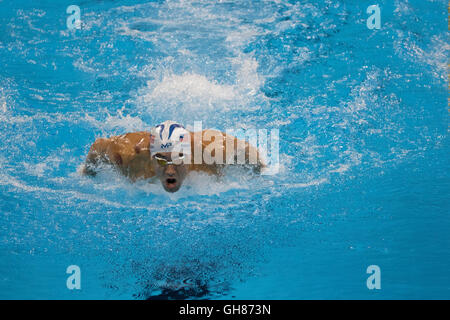 Rio De Janeiro, Brasilien. 8. August 2016. Michael Phelps (USA) im Wettbewerb mit den 200m Schmetterling bei den Olympischen Sommerspielen 2016. Bildnachweis: PCN Fotografie/Alamy Live-Nachrichten Stockfoto