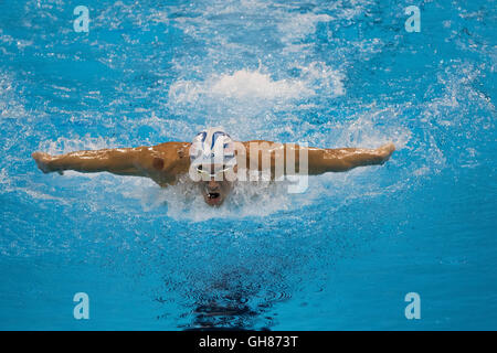 Rio De Janeiro, Brasilien. 8. August 2016. Michael Phelps (USA) im Wettbewerb mit den 200m Schmetterling bei den Olympischen Sommerspielen 2016. Bildnachweis: PCN Fotografie/Alamy Live-Nachrichten Stockfoto