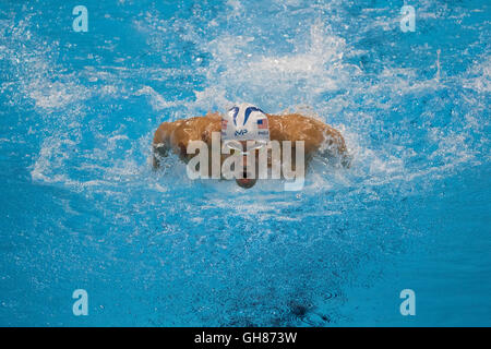Rio De Janeiro, Brasilien. 8. August 2016. Michael Phelps (USA) im Wettbewerb mit den 200m Schmetterling bei den Olympischen Sommerspielen 2016. Bildnachweis: PCN Fotografie/Alamy Live-Nachrichten Stockfoto
