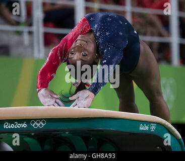 7. August 2016 - Rio De Janeiro, RJ, Brasilien - Olympiade Gymnastik: SIMONE BILES (USA) konkurriert auf dem Gewölbe im Zeittraining der Frauen Gymnastik in Rio Olympischen Arena während der Spiele 2016 in Rio Olympischen Sommerspiele. (Kredit-Bild: © Paul Kitagaki Jr. über ZUMA Draht) Stockfoto