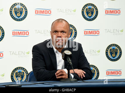 Chester, Pennsylvania, USA. 9. August 2016. ERNIE STEWART, Sportdirektor für Philadelphia Union bei der Einführung neuen Spielers der Union, Alejandro Bedoya Credit Presser: Ricky Fitchett/ZUMA Draht/Alamy Live News Stockfoto