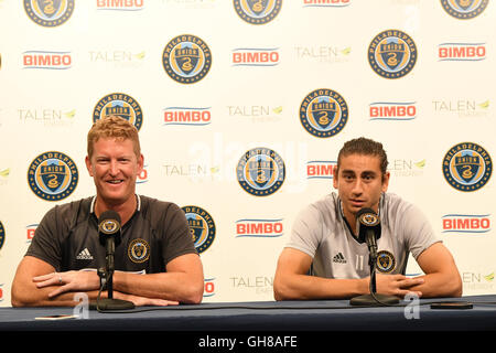 Chester, Pennsylvania, USA. 9. August 2016. JIM CURTIN, Coach der Philadelphia Union, bei der Einführung neuen Spielers der Union, ALEJANDRO BEDOYA Credit Presser: Ricky Fitchett/ZUMA Draht/Alamy Live News Stockfoto