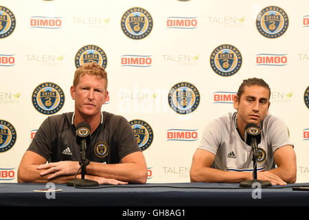 Chester, Pennsylvania, USA. 9. August 2016. JIM CURTIN, Coach der Philadelphia Union, bei der Einführung neuen Spielers der Union, ALEJANDRO BEDOYA Credit Presser: Ricky Fitchett/ZUMA Draht/Alamy Live News Stockfoto