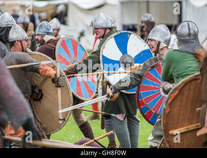 Wikinger Reenactment der Schlacht. Nahkampf Stockfoto