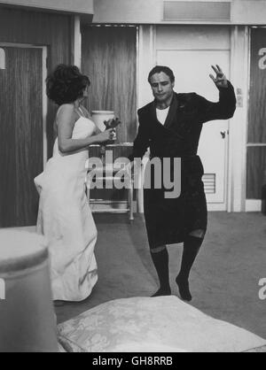 STERBEN, GRÄFIN VON Hong Kong / eine Gräfin von Hong Kong GB 1967 / Charles Chaplin MARLON BRANDO (Ogden Mears), SOPHIA LOREN (Natascha)-Regie: Charles Chaplin aka. Eine Gräfin von Hong Kong Stockfoto