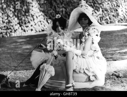 JULIA UND sterben GEISTER / Giulietta Degli Spiriti Italienisch 1965 / Federico Fellini Szene Mit Sylva Koscina. Regie: Federico Fellini aka. Giulietta Degli spiriti Stockfoto