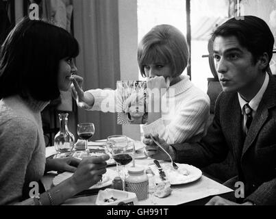 MASCULIN, FEMININ ODER: Sterben KINDER VON MARX UND COCA COLA Masculin - Feminin / Maskulinum - Femininum Frankr. / Schweden 1965 - Jean-Luc Godard Szene Im Bistro: CHANTAL GOYA (Madeleine), MARLENE JOBERT (Elisabeth), JEAN-PIERRE LEAUD (Paul)-Regie: Jean-Luc Godard aka. Masculin - FÄminin / Maskulinum - Femininum Stockfoto