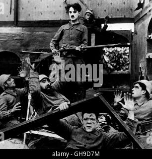 GEWEHR ÜBER Schulter Arme USA 1918 Szene Mit CHARLES CHAPLIN Film, Fernsehen, Theater, Stummfilm, Silent Film-Regie: Charles Chaplin aka. Ein Hundeleben Stockfoto