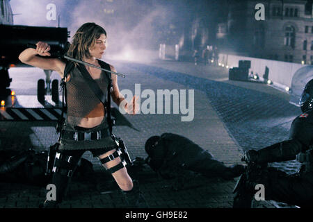 MILLA JOVOVICH (Alice) Regie: Alexander Witt aka. Resident Evil: Apocalypse Stockfoto