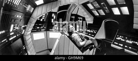 2001: ODYSSEE IM WELTRAUM 2001: A Space Odyssey UK/USA 1968 Stanley Kubrick Astronaut Bowman (KIER DULLEA) Im Raumschiff. Regie: Stanley Kubrick aka. 2001: Odyssee im Weltraum Stockfoto