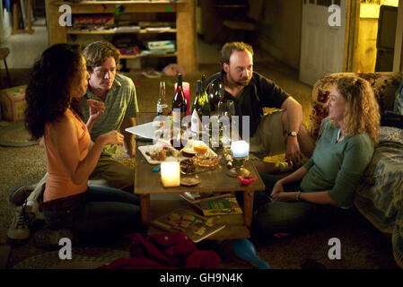 SEITWÄRTS USA 2004 Alexander Payne Plauderstunde Beim Rotwein: Stephanie (SANDRA OH), Jack (THOMAS HADEN CHURCH), Miles (PAUL GIAMATTI) Und Maya (VIRGINIA MADSEN) Regie: Alexander Payne Stockfoto