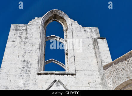 Detail der Ruinen von der Kloster von Our Lady of Mount Carmel (das Carmo Kloster), ein mittelalterliches Kloster von Lissabon 1755 zerstört Stockfoto