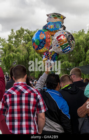Freunde, Familie, Graduierung Zeremonie, Sonoma State University, Stadt Rohnert Park, Kalifornien und Umgebung: Stockfoto