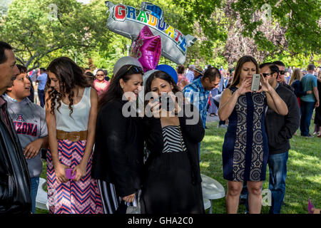 Freunde, Familie, Graduierung Zeremonie, Sonoma State University, Stadt, Rohnert Park, Kalifornien Stockfoto