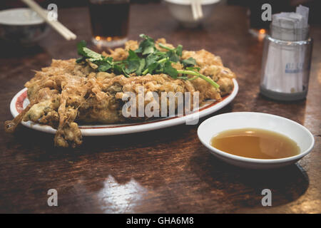 Asiatische Küche - frittierte Austern Pfannkuchen Stockfoto