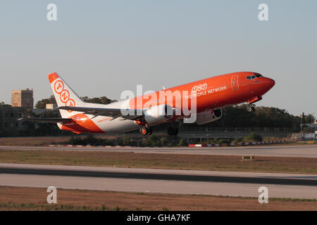 TNT Airways Boeing737-400 F cargo Düsenflugzeug vom Malta Stockfoto