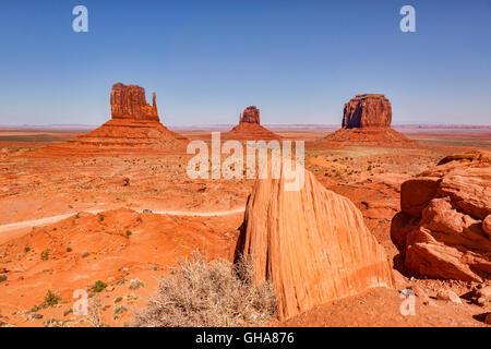 Merrick Butte und die Mitten Buttes, Monument Valley, Arizona, USA Stockfoto