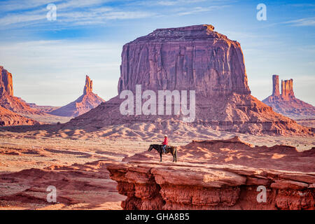 Navajo Reiter bei John Ford Point im Monument Valley Tribal Park, Arizona, USA Stockfoto