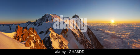 Geographie/reisen, Frankreich, dem Mont Blanc (4810 m) und die Aiguille du Midi (3842 m) bei Sonnenuntergang, Chamonix, Additional-Rights - Clearance-Info - Not-Available Stockfoto