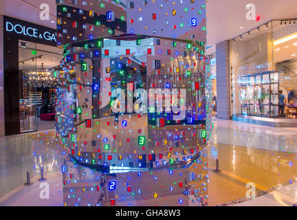 Tatsuo Miyajima HOTO Skulptur in die Kristalle Mall in Las Vegas anzeigen Stockfoto