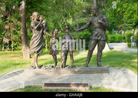 Orenburg, Russland-Juni 23,2016, Skulptur 'Return mit Sieg' Memorial in komplexen "Salut, Pobeda!" Stockfoto