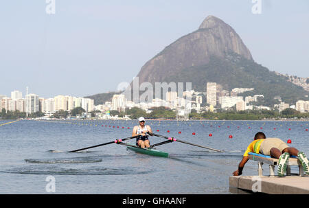 Der Brite Alan Campbell konkurriert im Mens einzelne Sculls Viertelfinale am Lagoa Stadion am vierten Tag der Olympischen Spiele in Rio, Brasilien. Stockfoto