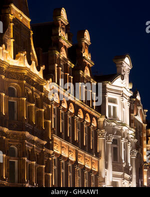 Detail der Fassade in der Brompton Road. Knightsbridge Estate Beleuchtung, London, Vereinigtes Königreich. Architekt: GIA Gleichung, 2014. Stockfoto