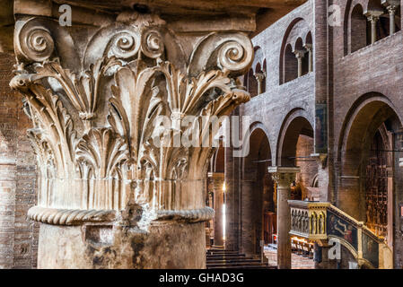 Im Inneren der Kathedrale Santa Maria Assunta e San Geminiano von Modena. Emilia-Romagna. Italien. Stockfoto