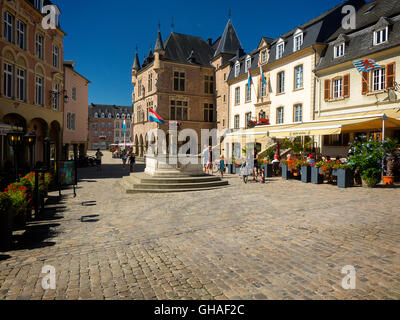 LUX - MULLERTHAL REGION: Place de Marche und gotischen Hôtel de Ville in Echternach Stockfoto