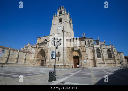 PALENCIA, Spanien - 10. Juli 2016: Palencia Kathedrale (Catedral de San "Antolin"), im Volksmund bekannt als die unbekannte Schönheit in Palenci Stockfoto