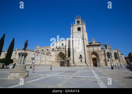 PALENCIA, Spanien - 10. Juli 2016: Palencia Kathedrale (Catedral de San "Antolin"), im Volksmund bekannt als die unbekannte Schönheit in Palenci Stockfoto