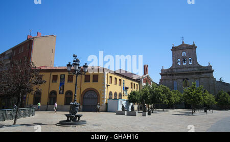 PALENCIA, Spanien - 10. Juli 2016: Convento de San Pablo (14. Jh.) in Palencia, einer Stadt in Kastilien und Leon, Nordwesten Spaniens Stockfoto