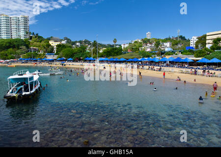 Strand Playa Caletilla, Acapulco, Mexiko Stockfoto