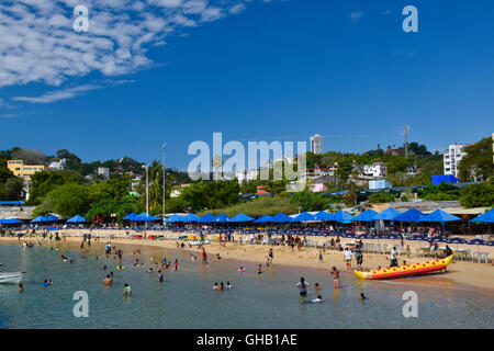 Strand Playa Caletilla, Acapulco, Mexiko Stockfoto