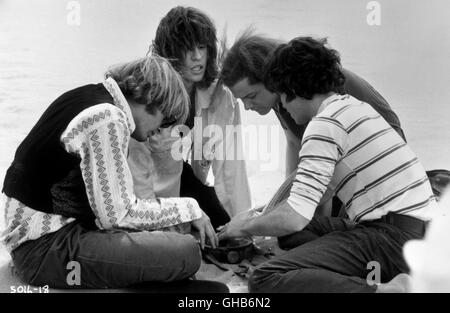 DIE Türen USA 1991 Oliver Stone Ray Manzarek (KYLE MACLACHLAN), Jim Morrison (VAL KILMER), Robby Krieger (FRANK WHALEY) Und John Densmore (KEVIN DILLON), Bandgründer von "Türen". Regie: Oliver Stone Stockfoto