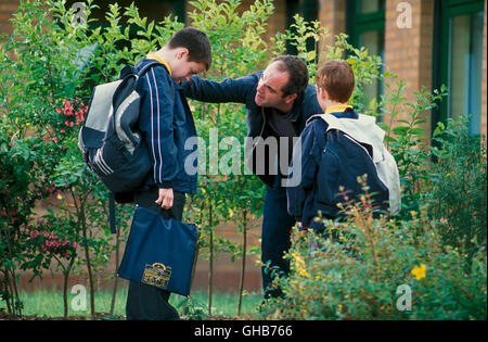 Millionen UK/USA 2004 Danny Boyle Anthony (LEWIS OWEN MCGIBBON), Ronnie (JAMES NESBITT) Und Damian (ALEXANDER NATHAN ETEL) Komödie Regie: Danny Boyle Stockfoto