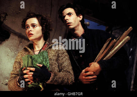 CHARLIE UND sterben Bad Charlie und die Schokolade Fabrik USA/UK 2005 Tim Burton Frau Eimer (HELENA BONHAM CARTER) und Mr Bucket (NOAH TAYLOR)-Regie: Tim Burton aka. Charlie und die Schokoladenfabrik Stockfoto