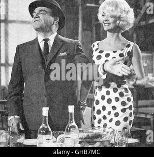 EINS, ZWEI, DREI eins, zwei, drei USA/BRD 1961 Billy Wilder MacNamara (JAMES CAGNEY) Und Seine Sekretärin Und Geliebte Ingeborg (LISELOTTE PULVER) Komödie Regie: Billy Wilder aka. Eins zwei drei Stockfoto