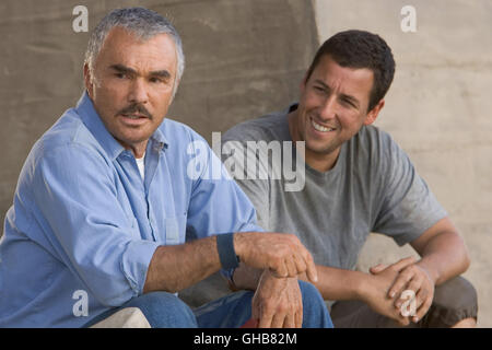 SPIEL OHNE FAUSTFORM das längste Yard USA 2005 Peter Segal Ex-College-Trainer Nate (BURT REYNOLDS) und Ex-Profi-Quarterback Paul (ADAM SANDLER) Komödie Regie: Peter Segal aka. The Longest Yard Stockfoto