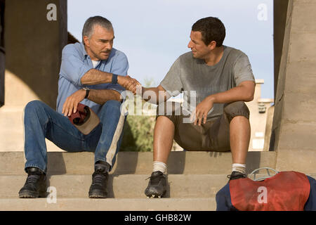 SPIEL OHNE FAUSTFORM das längste Yard USA 2005 Peter Segal Ex-Coach Nate (BURT REYNOLDS) und Paul "Wrecking" Crewe (ADAM SANDLER) Komödie Regie: Peter Segal aka. The Longest Yard Stockfoto