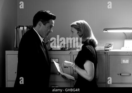 GUTE Nacht und gutes Glück USA 2005 George Clooney Joe Wershba (ROBERT DOWNEY JR.) Und Shirley Wershba (PATRICIA CLARKSON) Beraten Sich Weggen der Unterschriftenaktion Regie: George Clooney Stockfoto