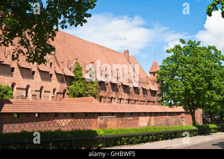 Durchschnitt Marienburg in Polen gegenüber der äußeren Seite des Flusses Stockfoto