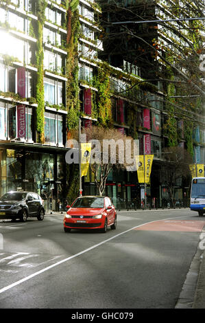 Vertikalen Garten auf Sydney High Rise am Green Square Stockfoto